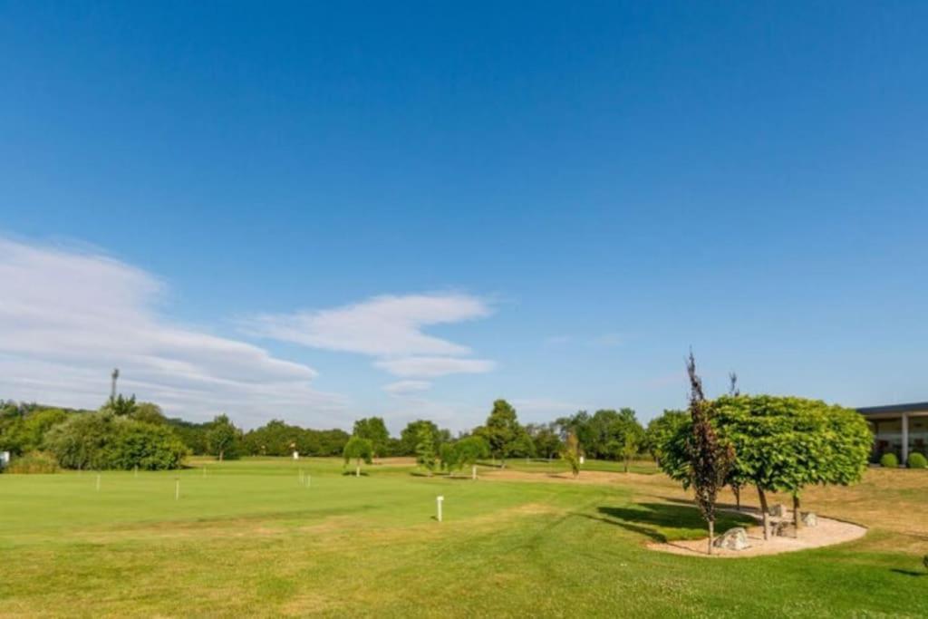 Luxus Appartement Am Golfplatz Und Therme Lutzmannsburg 斯拉 外观 照片